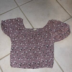 Purple blouse with stretchy fabric and short flowy sleeves